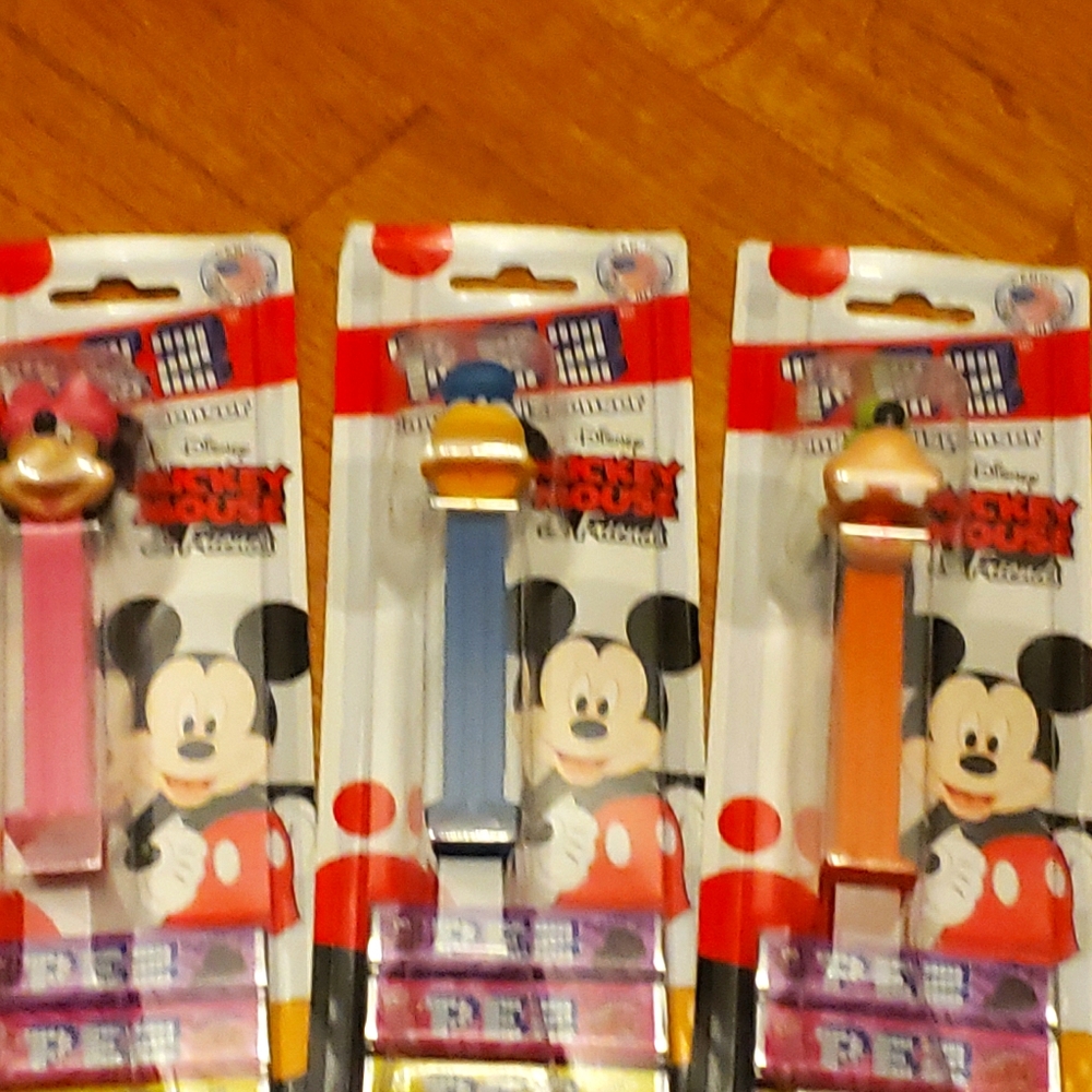 Disney's MICKEY MOUSE & FRIENDS  Pez Dispenser MIC